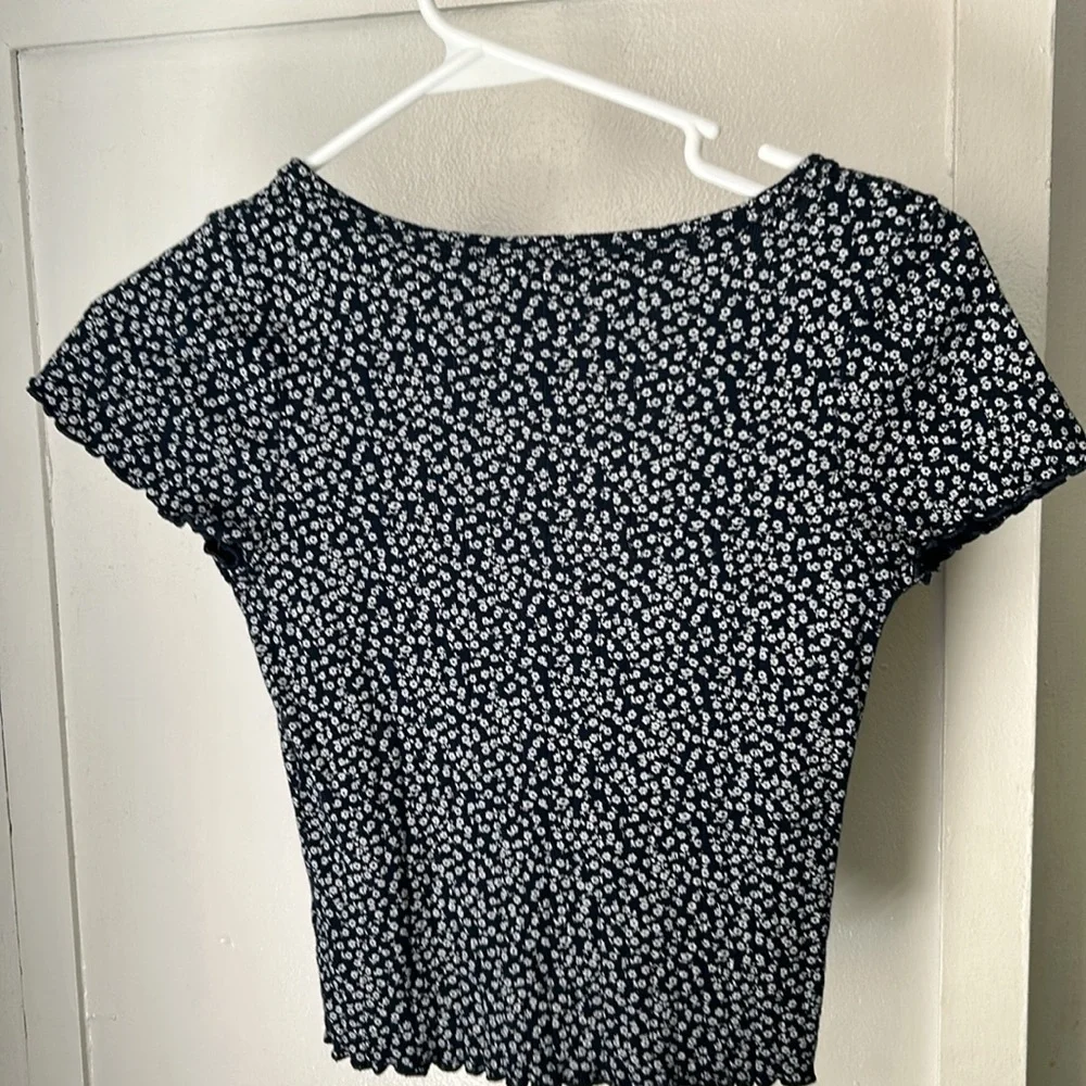 Brandy Melville baby tee - Picture 2 of 2